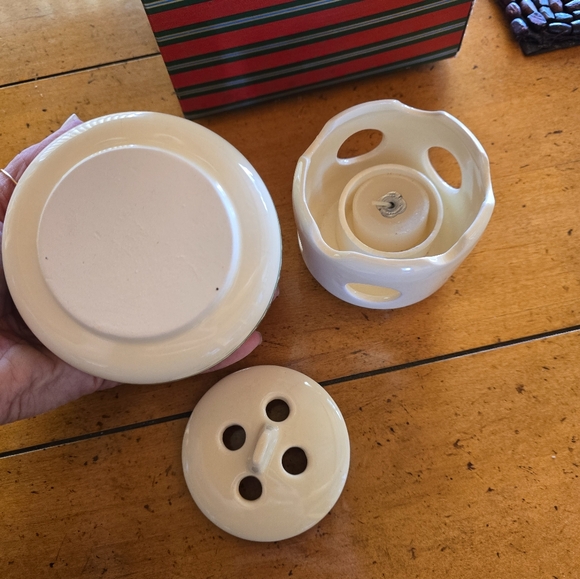 New vintage hand painted Christmas potpourri press. - Picture 8 of 8